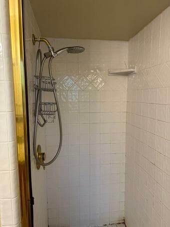 1BD/1BA Apartment Fully-Furnished with a parking space right in front 3