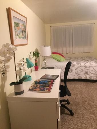 Large, fully furnished room available in Palo Alto (second room). 1