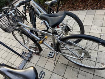 Selling bike with basket and U-lock 1