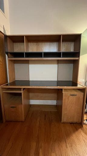 FREE Desk with Hutch – Pickup Only in Palo Alto before Dec 20th 1