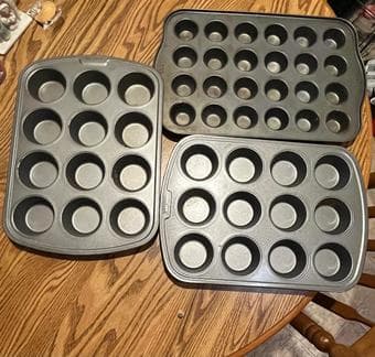 Desk fan, coffee maker and non-stick muffin pans 3