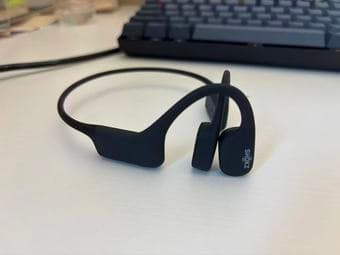 Selling SHOKZ swimming headphone, like new 1