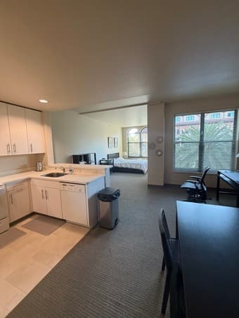 Subletting Munger Premium Studio 1