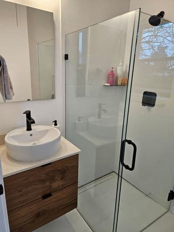 Modern Studio ADU for Triple El (near Midtown) Kitchen, Bath, Laundry 4