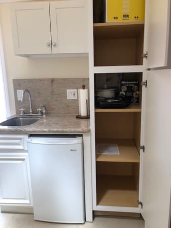 one bedroom one bath cottage for rent. 2