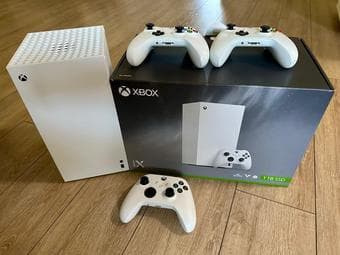Xbox Series X 1TB all digital console with three controllers 1