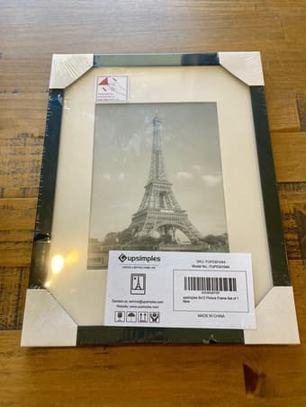 Selling a picture frame (unopened) 1