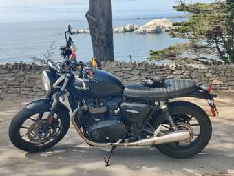 Motorcycle Triumph Street Twin 900 (2016) 1