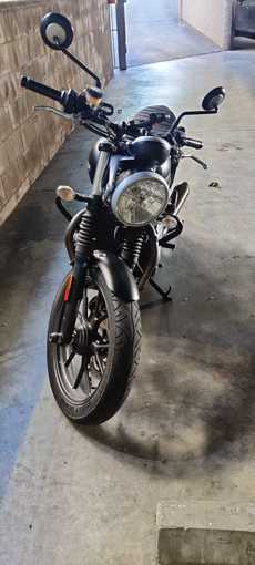 Motorcycle Triumph Street Twin 900 (2016) 3