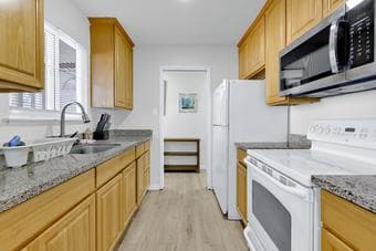 Private room  for Rent in 4-B/2Bath House Redwood City Near Stanford 4