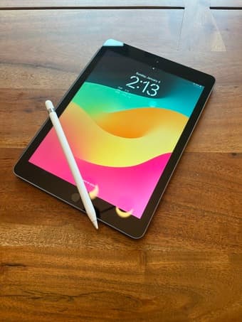 iPad 10" 32GB (6th gen) with Apple Pencil & Magnetic cover 1