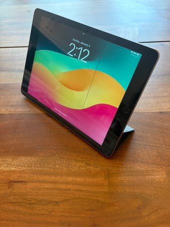 iPad 10" 32GB (6th gen) with Apple Pencil & Magnetic cover 2