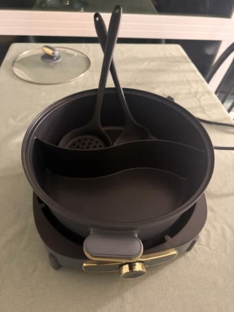 HOT POT 6L- Double flavor dual sided non stick + 2 silicon ladles 3