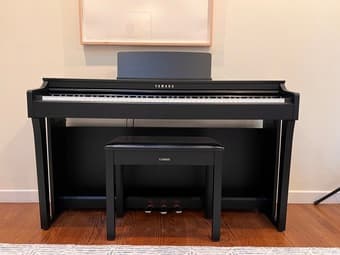 Yamaha Clavinova CLP-625 Digital Piano – Excellent Condition 1