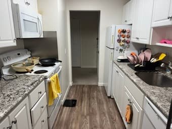 Short-term lease of a bedroom at Oak Creek Apartments: Feb 27-March 19 2