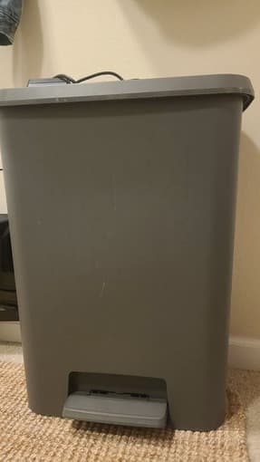 Free 13 gal IKEA KNOCKLA kitchen trash 1