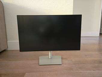 Selling 27'' Dell U2722D monitor 2