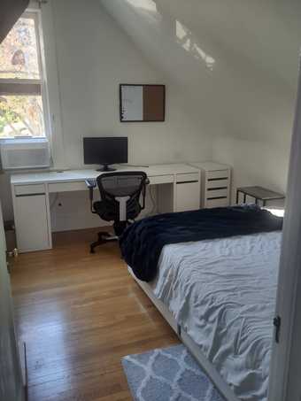 Room available in beautiful downtown palo alto house next to campus 4