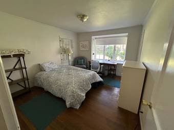 Beautiful room with private bath in Atherton 1