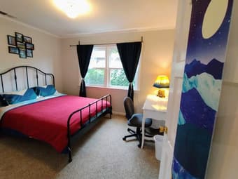 Stylish Furnished Room, Facing Beautiful Ivy Outdoors, Redwood City 1