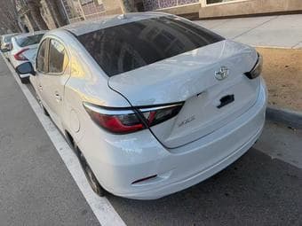 2020 toyota Yaris L 3