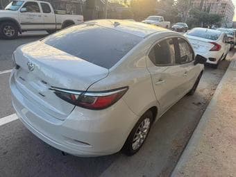 2020 toyota Yaris L 4