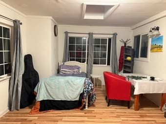A furnished room for renting from 1-26 1