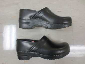 Sanita clogs black men size 43, like new 2