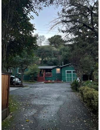 Cozy room on Alpine Road 10 min bike from campus (starting mid-March) 3