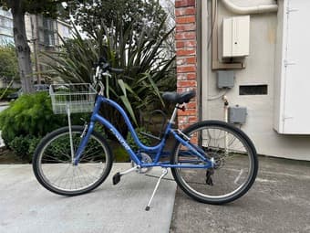 Comfort bike (Electra Townie 7D) with U-lock and phone holder  (~2/6) 1