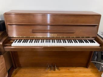 Yamaha Upright Piano + Bench 1