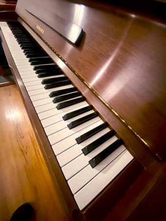 Yamaha Upright Piano + Bench 3