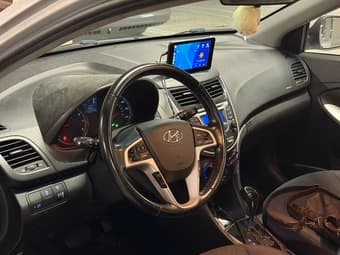 2013 hyundai accent SE hatchback 2