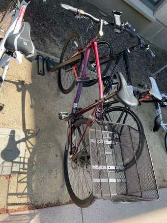 Giant Escape Disc 2. XL frame with phone holder, lock and rear basket 2