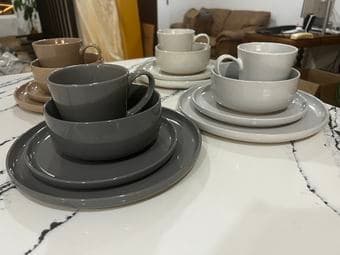 16 piece tableware set (plates, cups, bowls)- like new 1