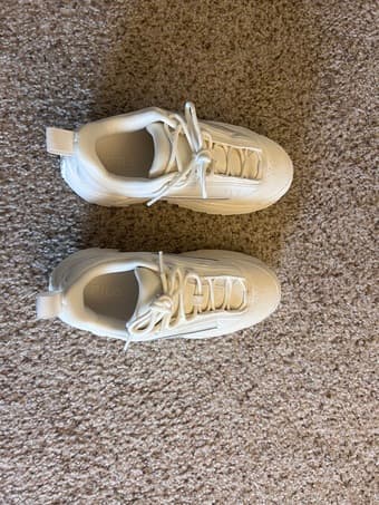 New FILA white women shoe (size 6.5) 1