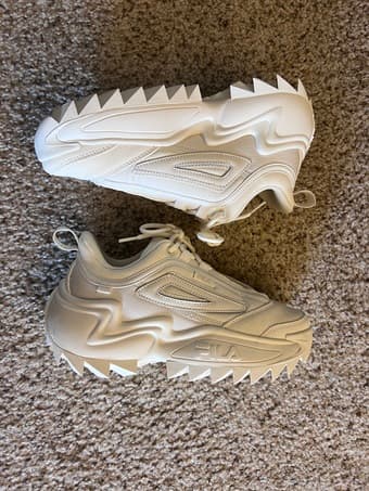 New FILA white women shoe (size 6.5) 2