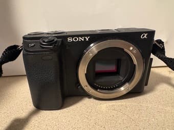 Sony Alpha 6400 APS-C Mirrorless Camera + 16-50 mm lens 4