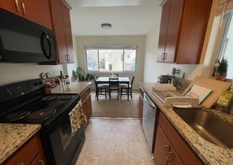 Room & bathroom in 2 bedroom in Palo Alto, near Cal Ave. 3