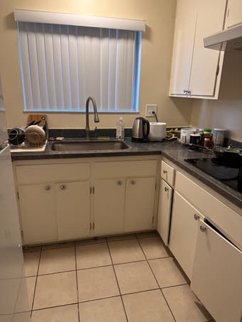 Room available in a Two Bedroom/One Bath Apartment in Menlo Park 4