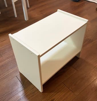 Lamp, desk+office chair, side tables 3