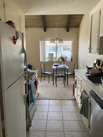 Room in 3B2B Available in Mountain View - Female Only 2
