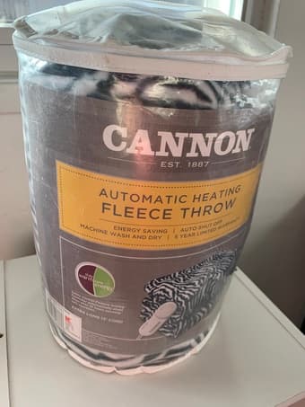Automatic heating fleece throw 1