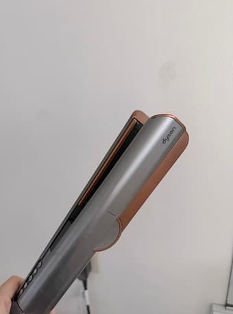 Dyson Airstrait that dries and straightens hair simultaneously 2