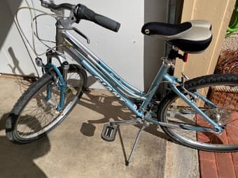 Giant Sedona K2 bicycle-light blue 26” with helmet 3