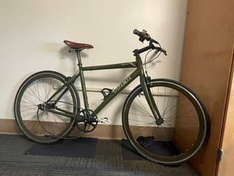 2010 Trek District hybrid bike (size M) beltdrive (in need of repair) 1