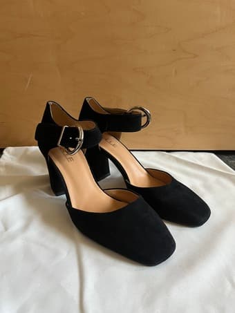 Selling heels - great condition 1