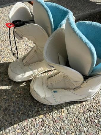 Snowboard boots 1