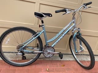 Giant Sedona Women's Bike, for person height of 5ft3 to 5ft8. 2