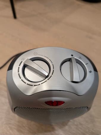 Amazon Basics Ceramic Space Heater 2